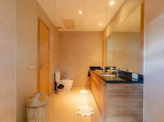 3 Bedrooms 600 sqm. With Private Pool For Sale In Bangtao Phuket — Thumbnail 3