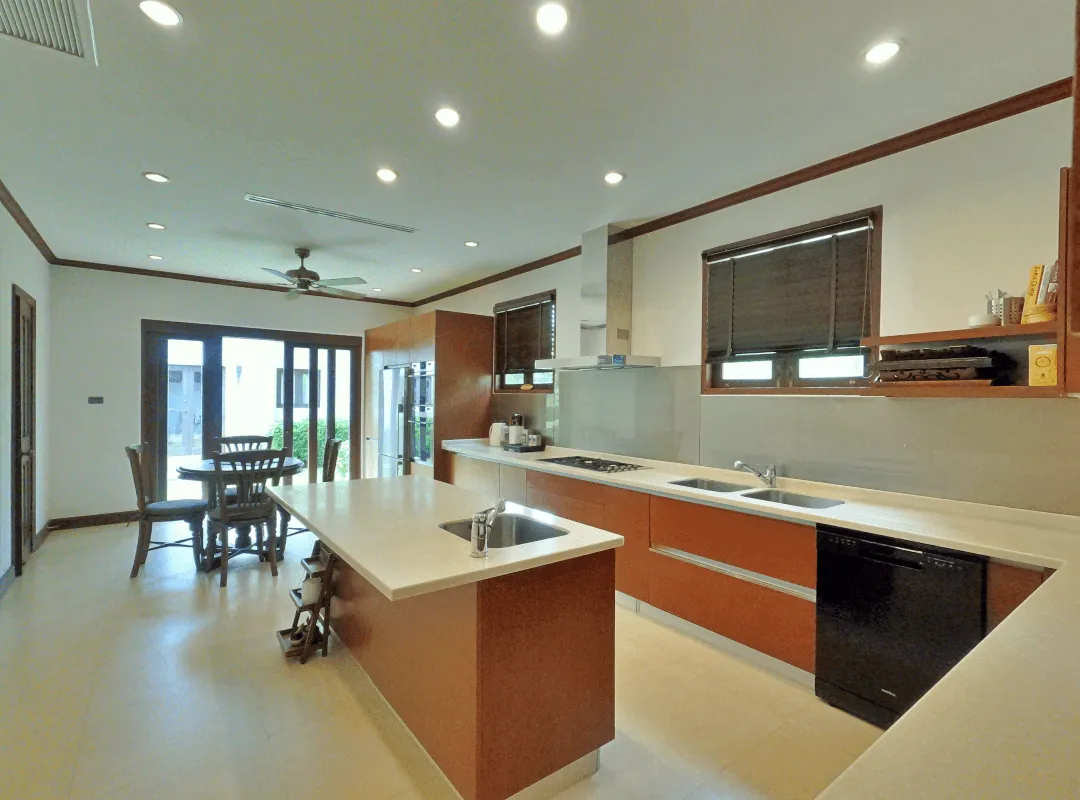 Exclusive 4 Bedroms and Office Rooms Villa 1300 Sqm. With Private Pool For Sale In Bangtao Phuket — Thumbnail 3