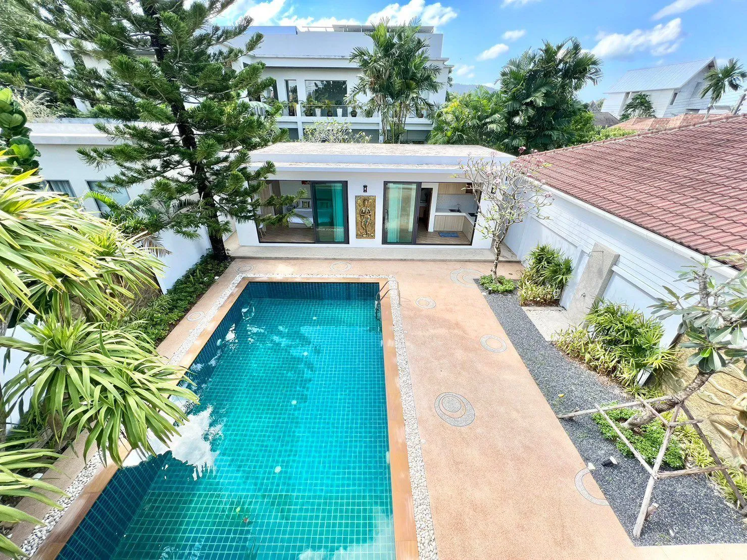 Luxury 4 bedrooms villa for rent in Choeng Thale — Thumbnail 2