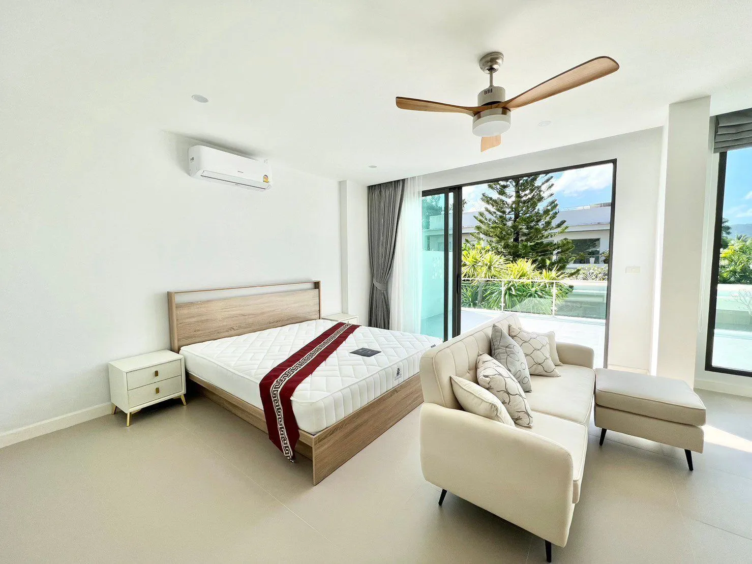 Luxury 4 bedrooms villa for rent in Choeng Thale — Thumbnail 5