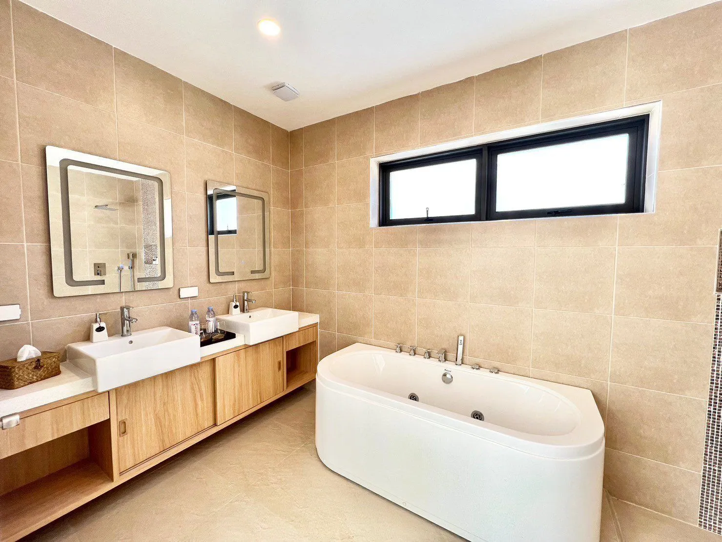 Luxury 4 bedrooms villa for rent in Choeng Thale — Thumbnail 7