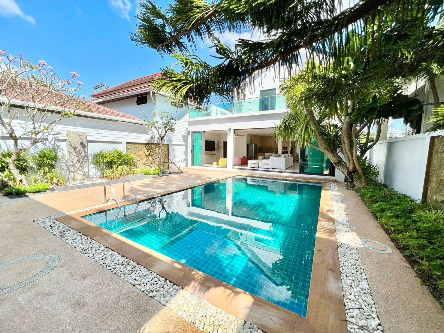 Luxury 4 bedrooms villa for rent in Choeng Thale — Thumbnail 12