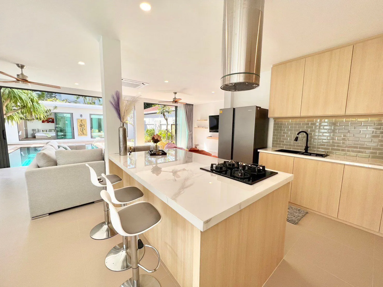 Luxury 4 bedrooms villa for rent in Choeng Thale — Thumbnail 14