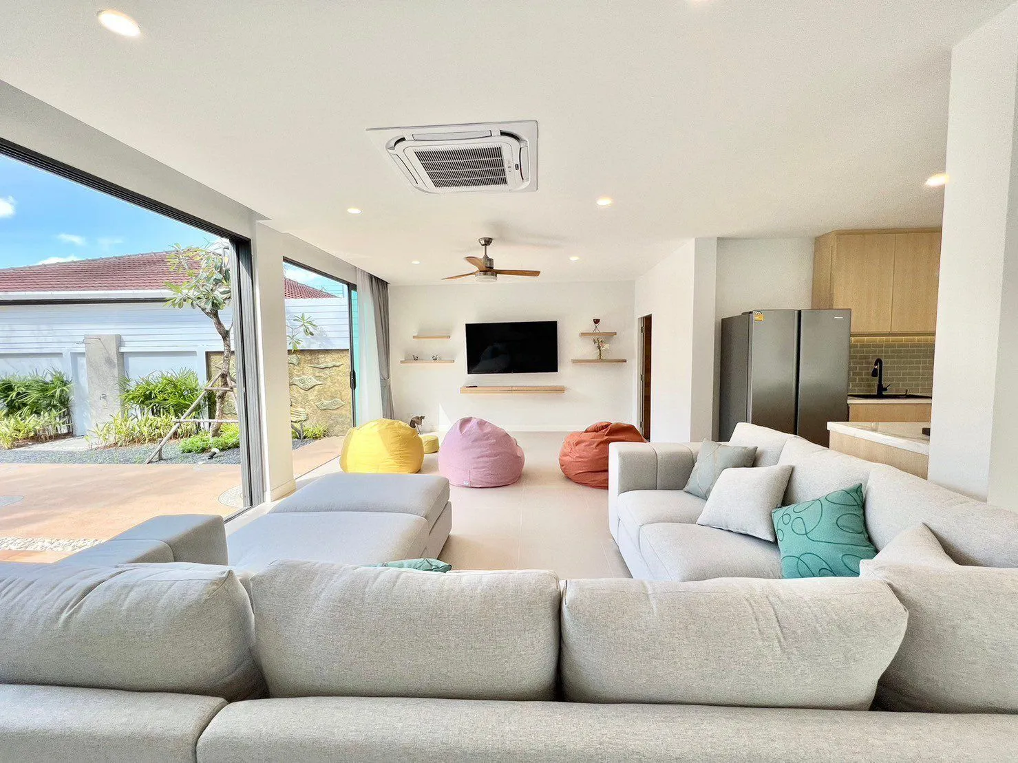 Luxury 4 bedrooms villa for rent in Choeng Thale — Thumbnail 19