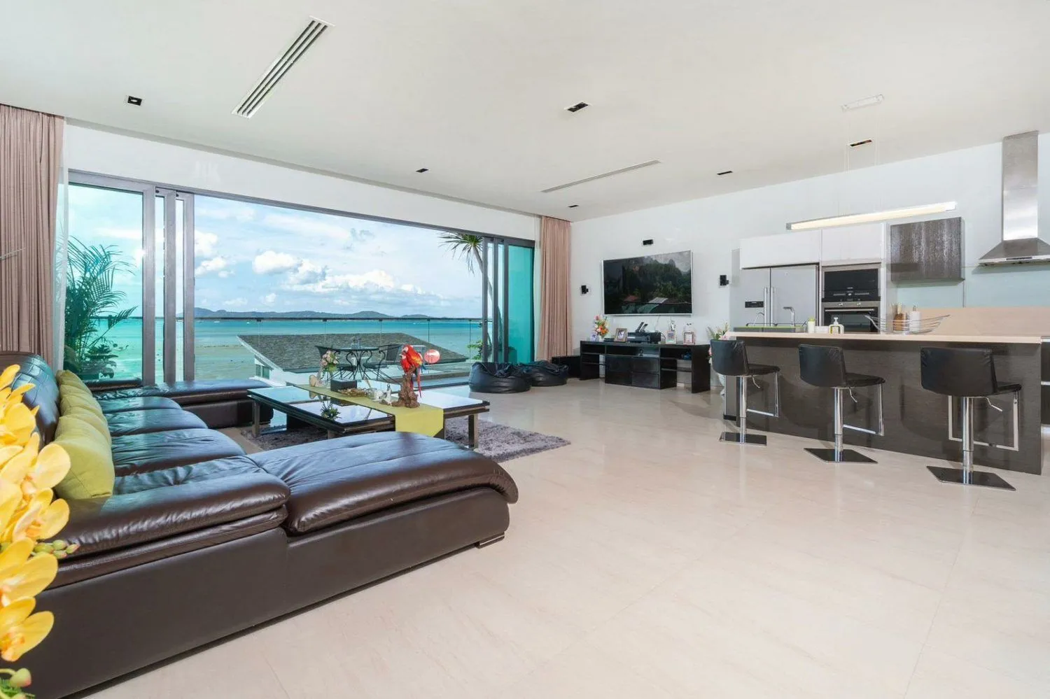 Seaview 5 bedrooms villa with private pool for rent in Rawai — Thumbnail 8