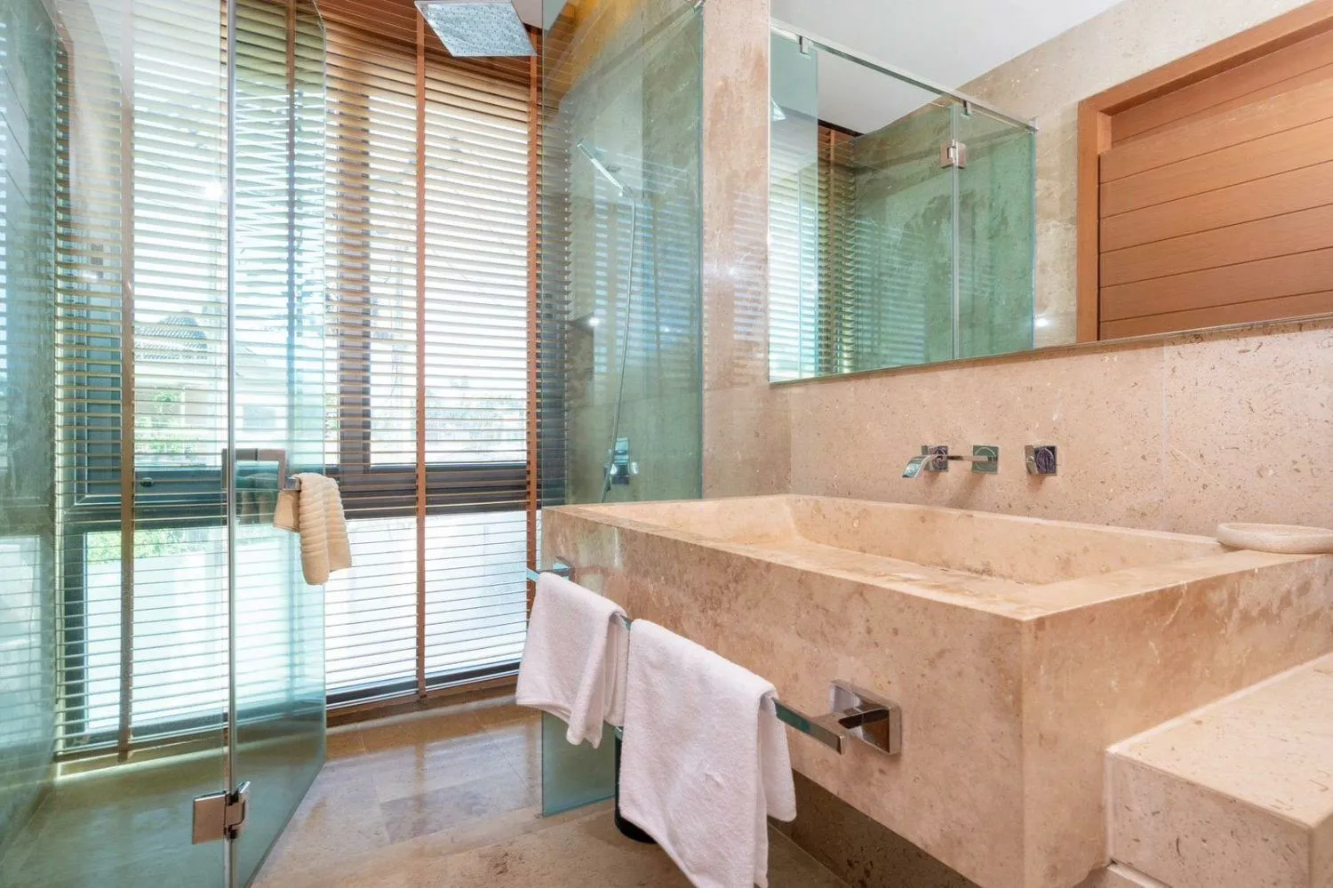 Seaview 5 bedrooms villa with private pool for rent in Rawai — Thumbnail 14