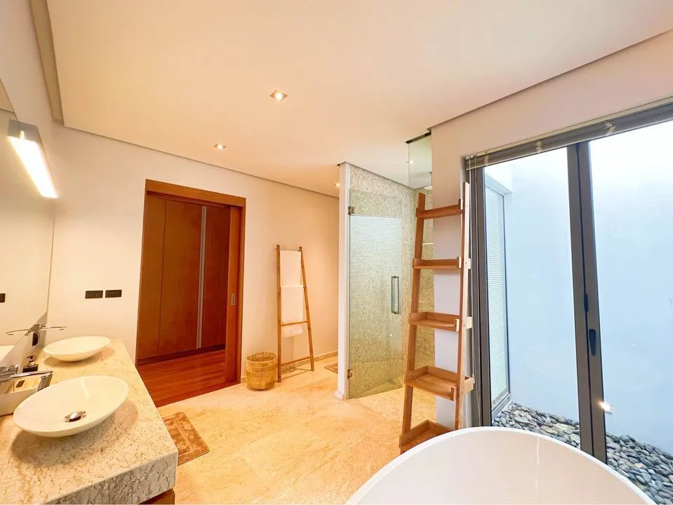Beautiful Anchan 4 bedrooms villa with private pool for rent in Choeng Thale,Thalang — Thumbnail 10