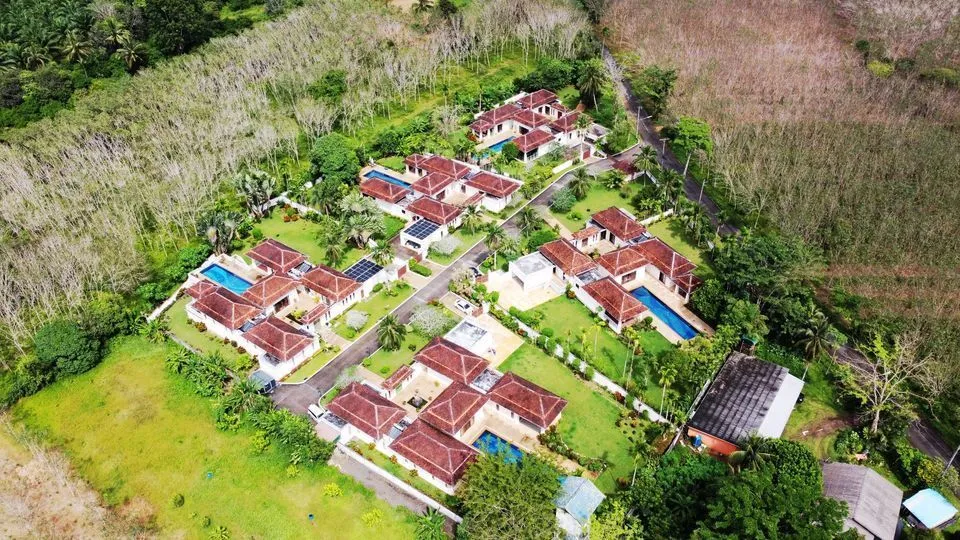 Large garden 5 bedrooms villa for rent in Thalang — Thumbnail 6