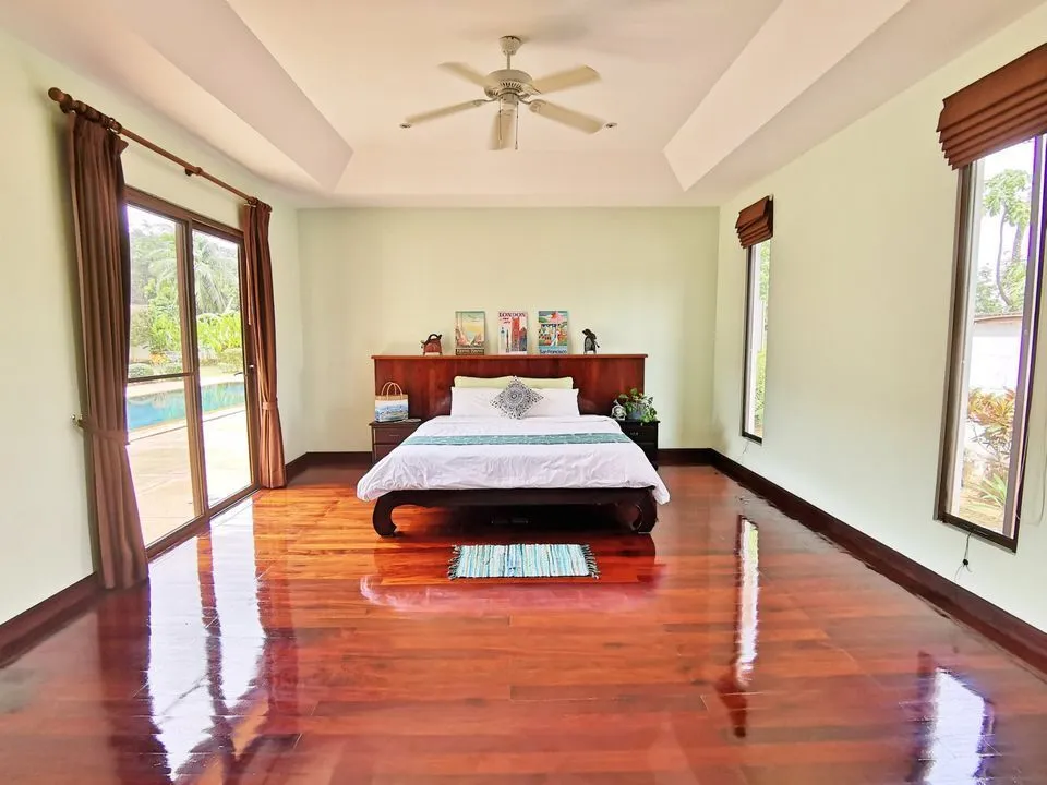 Large garden 5 bedrooms villa for rent in Thalang — Thumbnail 11