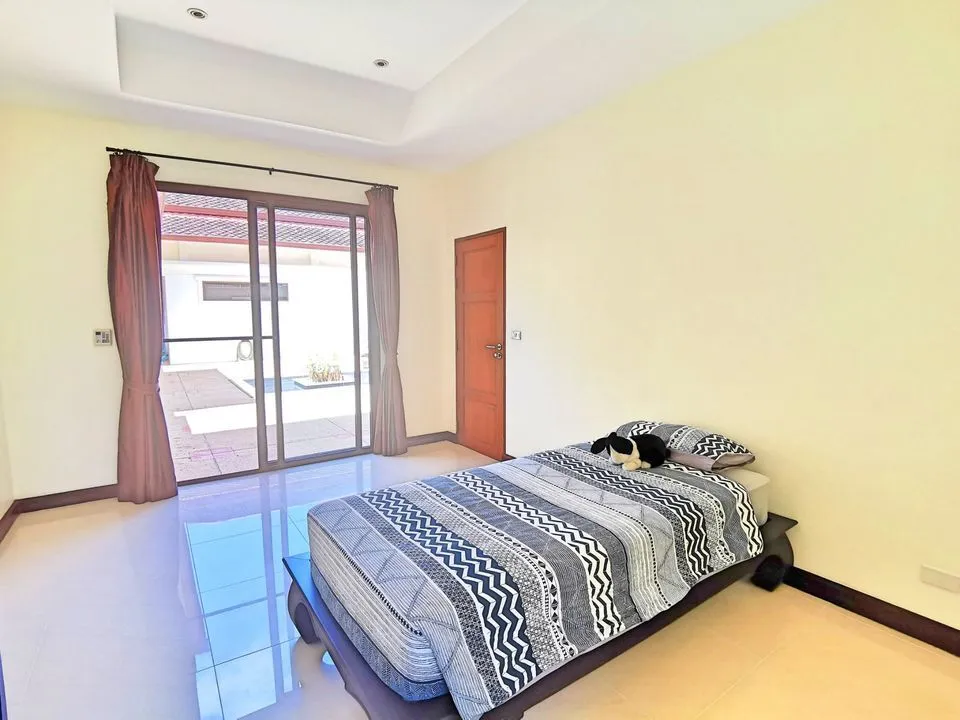 Large garden 5 bedrooms villa for rent in Thalang — Thumbnail 14