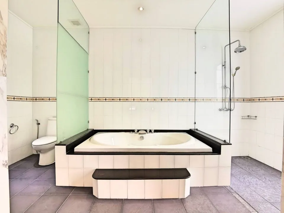 Large garden 5 bedrooms villa for rent in Thalang — Thumbnail 20