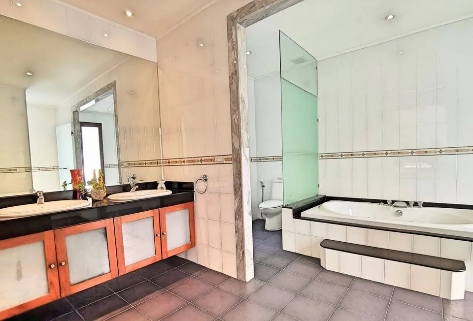 Large garden 5 bedrooms villa for rent in Thalang — Thumbnail 22