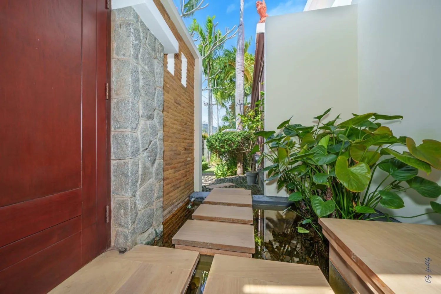 Baan Bua 4 Bedrooms Luxury Villa With Private Pool For Sale In Nai Harn-Rawai Phuket — Thumbnail 2