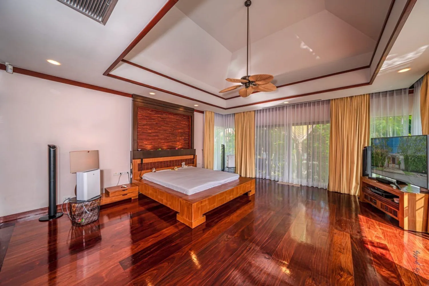 Baan Bua 4 Bedrooms Luxury Villa With Private Pool For Sale In Nai Harn-Rawai Phuket — Thumbnail 17