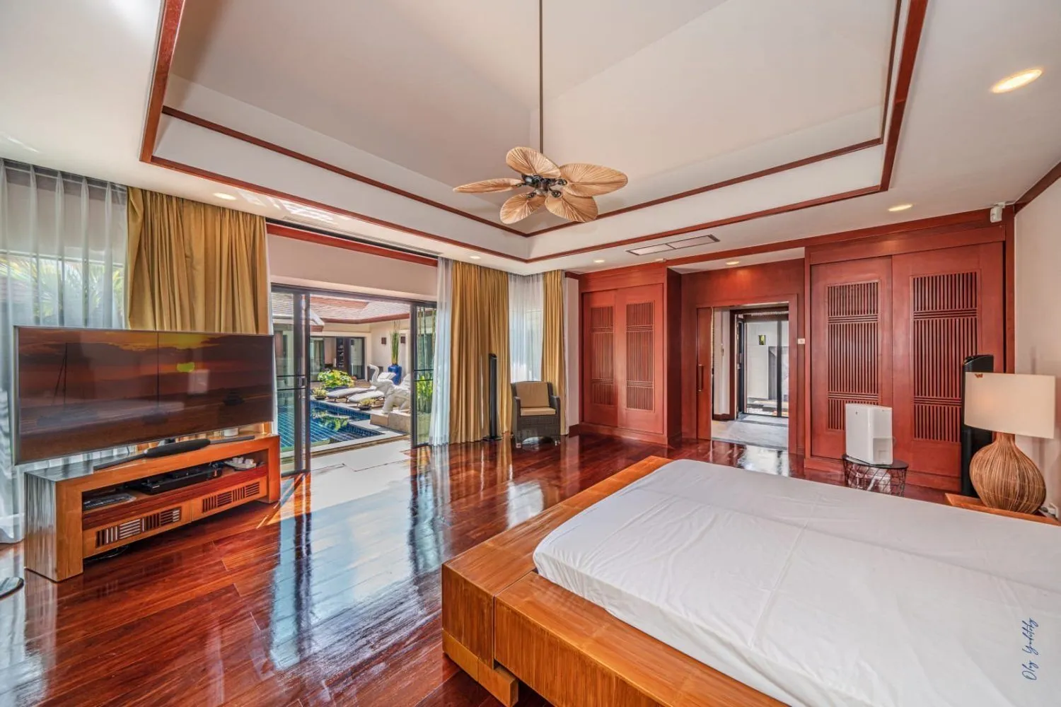 Baan Bua 4 Bedrooms Luxury Villa With Private Pool For Sale In Nai Harn-Rawai Phuket — Thumbnail 19