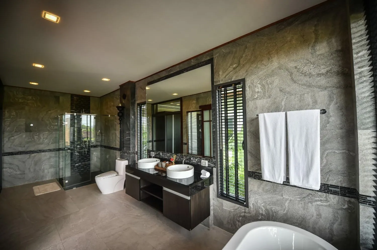 The Lake House 4 bedrooms villa for rent in Choeng Thale — Thumbnail 3