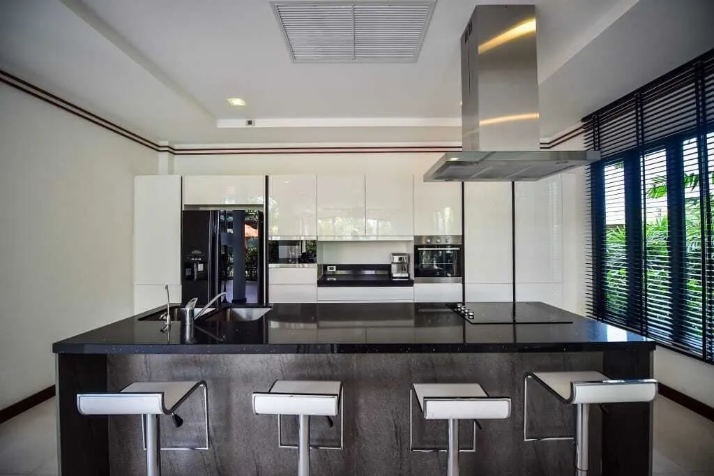 The Lake House 4 bedrooms villa for rent in Choeng Thale — Thumbnail 14