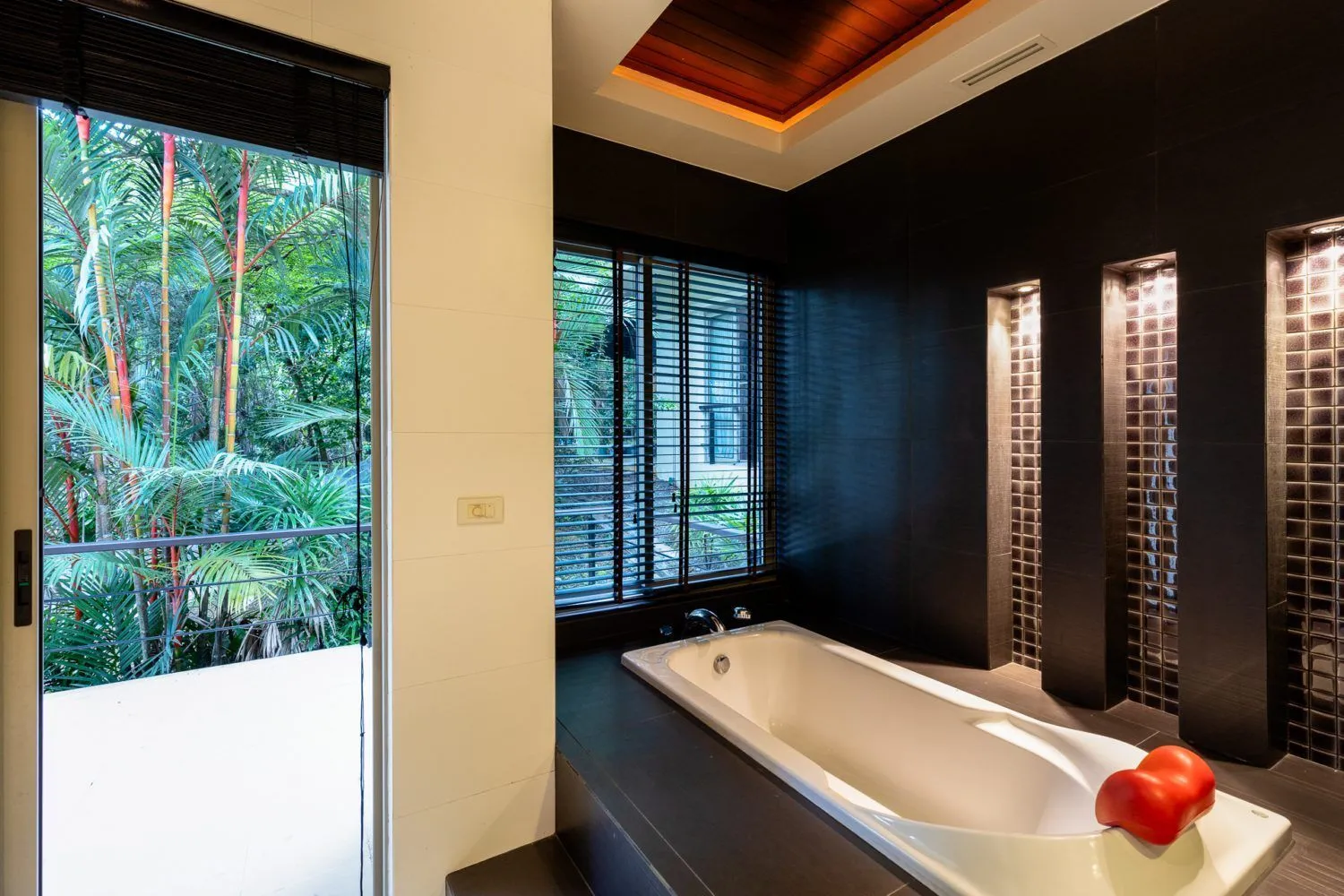 5 Bedrooms Sea View Villa 2092.4 Sqm. For Sale In Ao Por Phuket — Thumbnail 6