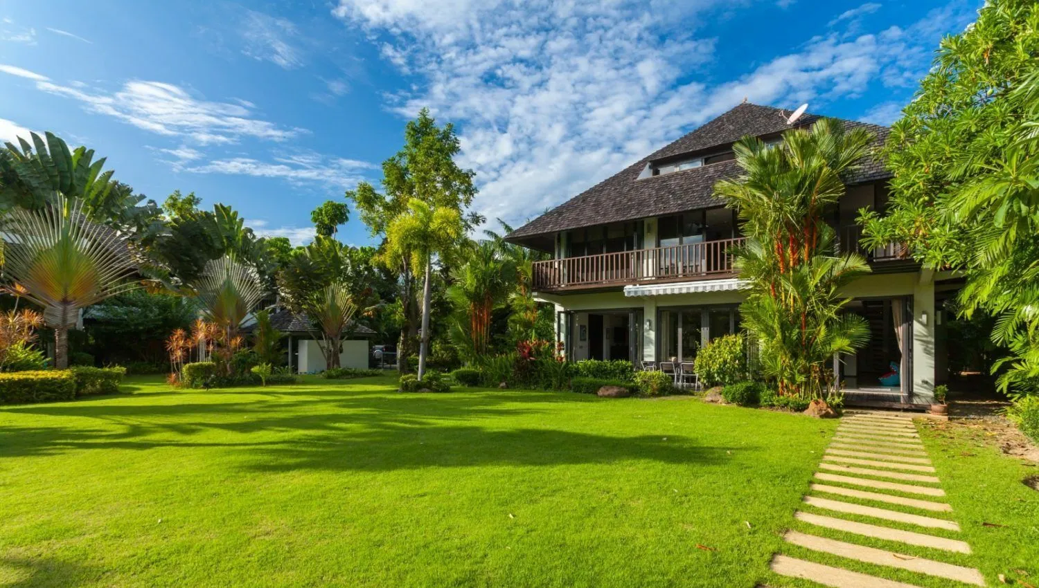 Private Pool Villa For Rent, walking distance to the beach, Choeng Thale,  Phuket — Thumbnail 2
