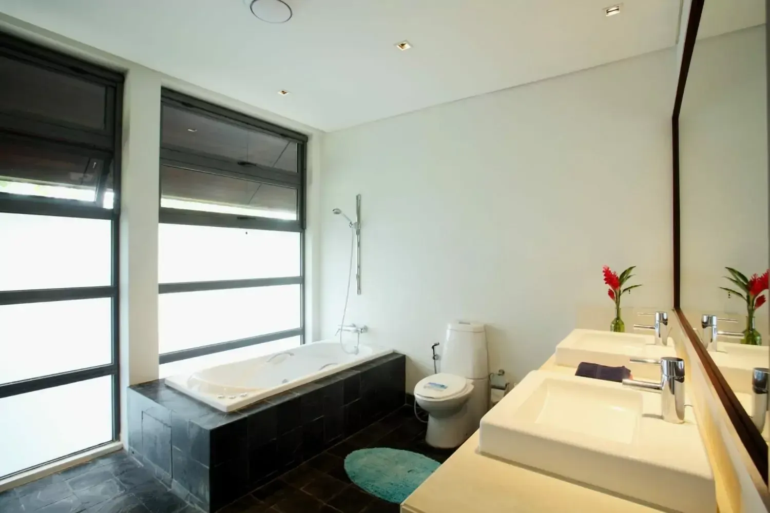 Private Pool Villa For Rent, walking distance to the beach, Choeng Thale,  Phuket — Thumbnail 12