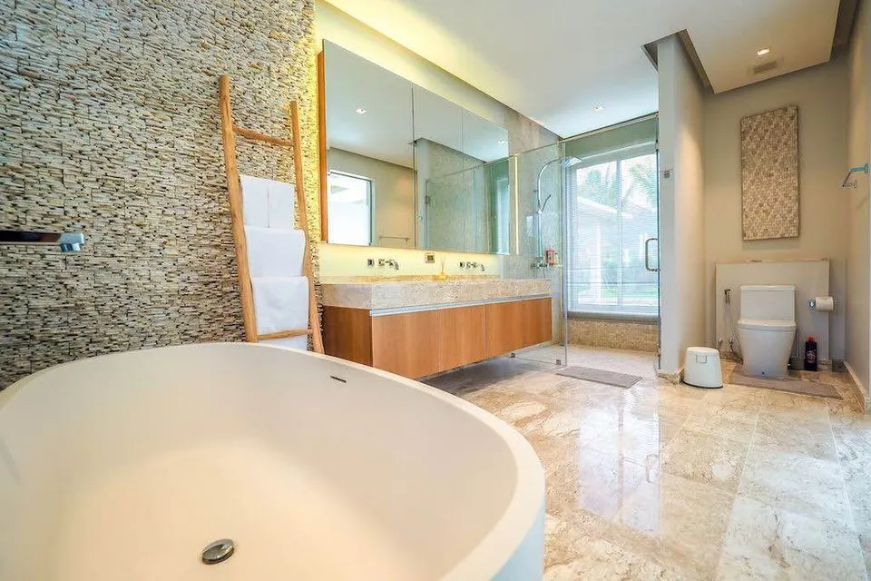 Botanica Bangtao – 4 bedrooms with private pool villa for rent in Choeng Thale — Thumbnail 8