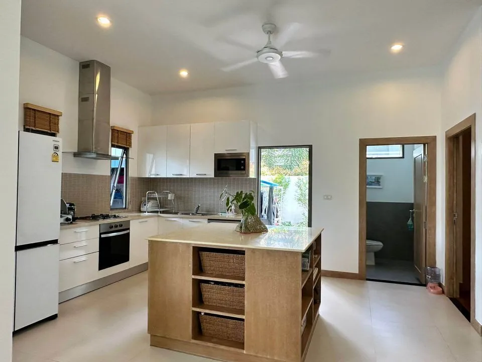 Spacious 3 bedroom with private pool for rent in Layan Beach — Thumbnail 11