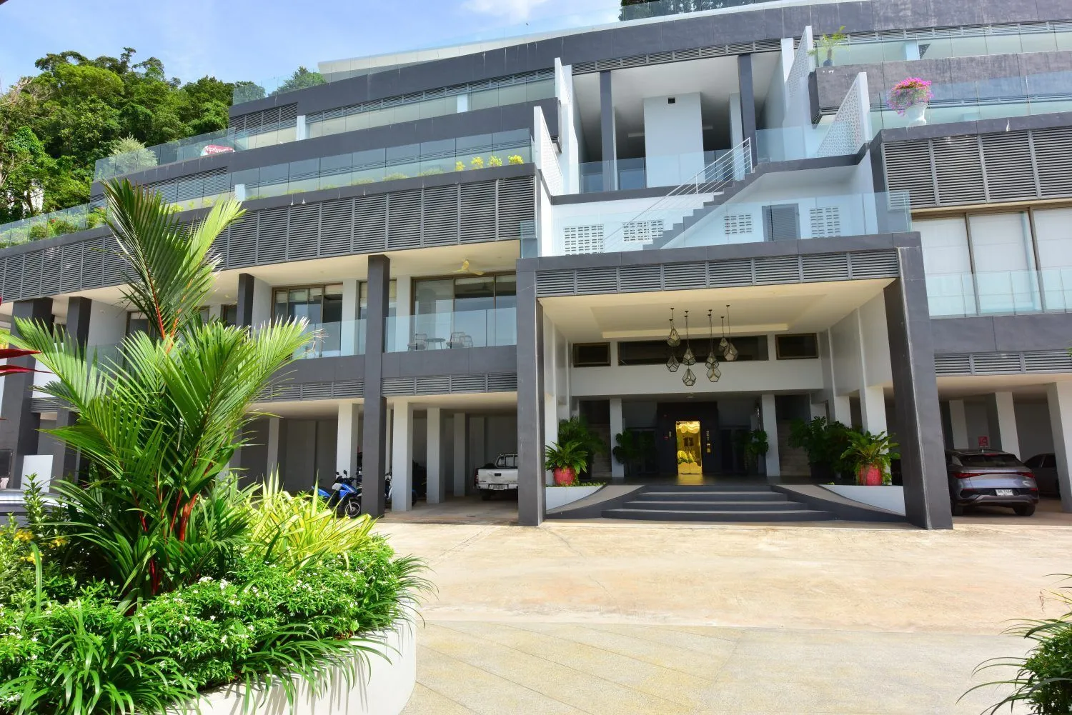 Luxurious Sea View Condo for Sale at Andamaya, Surin Bay, Phuket — Thumbnail 4