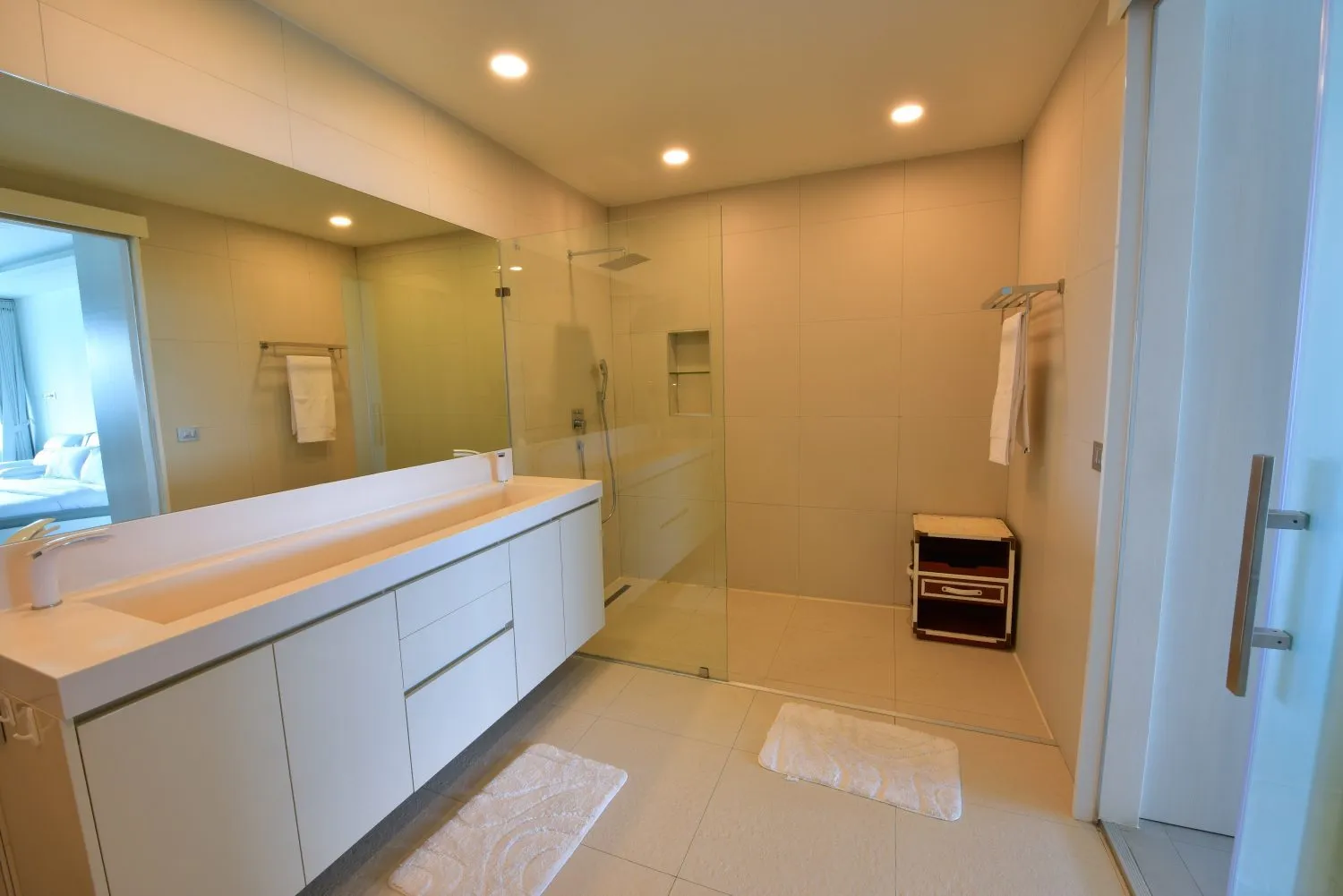 Luxurious Sea View Condo for Sale at Andamaya, Surin Bay, Phuket — Thumbnail 6