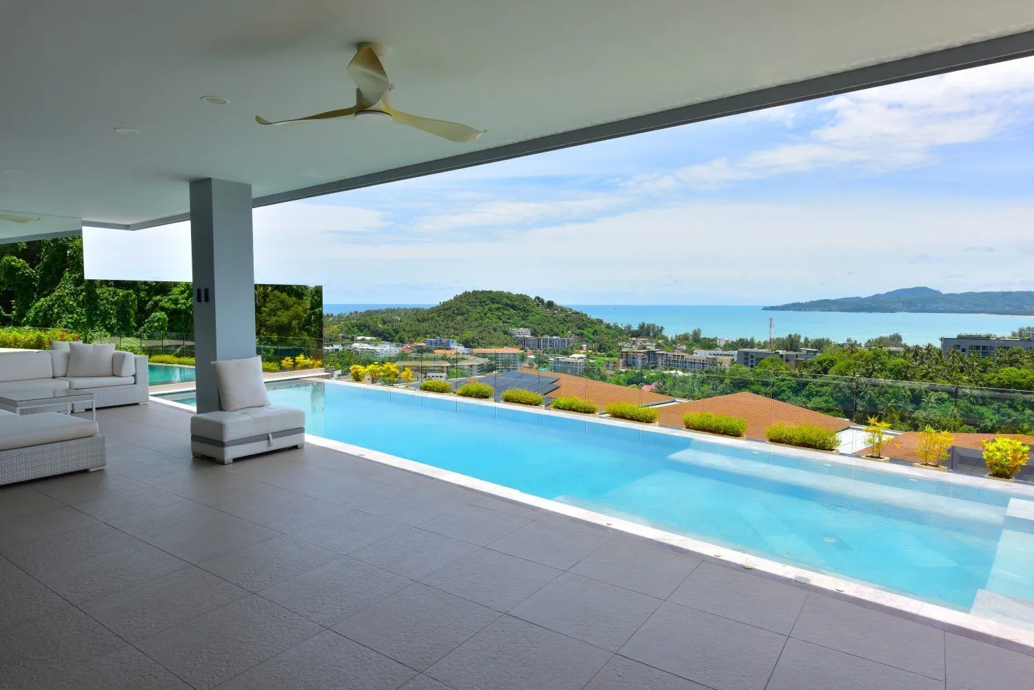 Luxurious Sea View Condo for Sale at Andamaya, Surin Bay, Phuket — Thumbnail 10