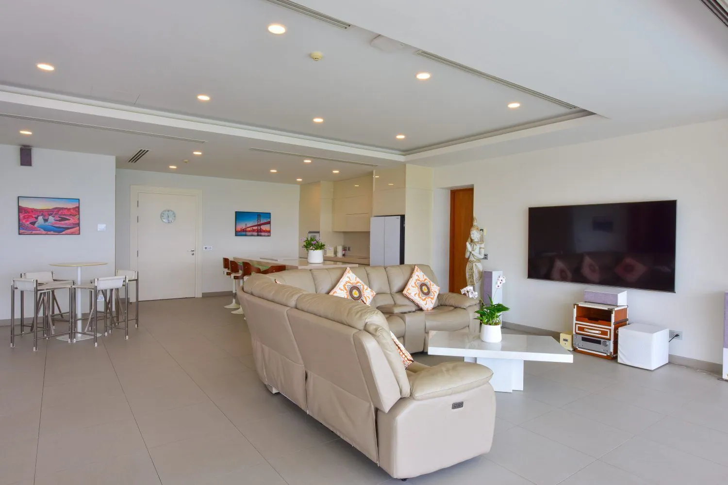 Luxurious Sea View Condo for Sale at Andamaya, Surin Bay, Phuket — Thumbnail 17