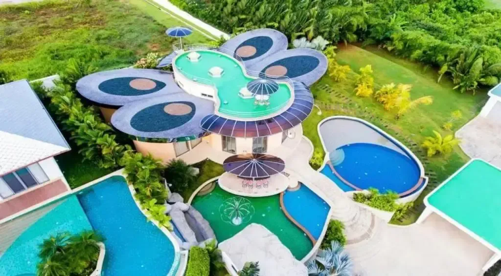 4-Bedroom Villa with Mountain Views in Ban Tha Maphrao, Phuket