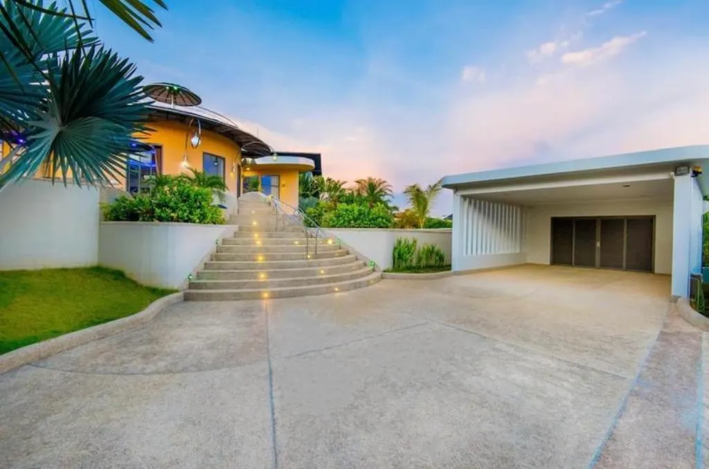 4-Bedroom Villa with Mountain Views in Ban Tha Maphrao, Phuket — Thumbnail 2