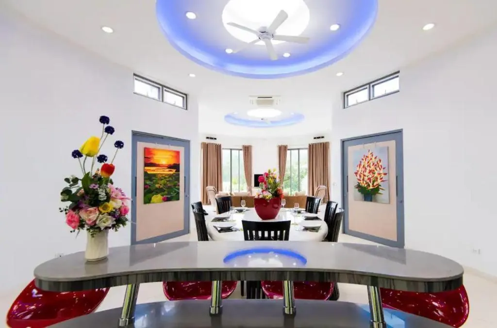 4-Bedroom Villa with Mountain Views in Ban Tha Maphrao, Phuket — Thumbnail 5