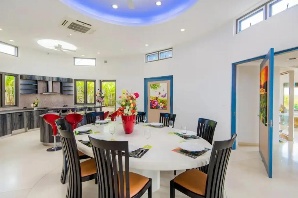 4-Bedroom Villa with Mountain Views in Ban Tha Maphrao, Phuket — Thumbnail 8
