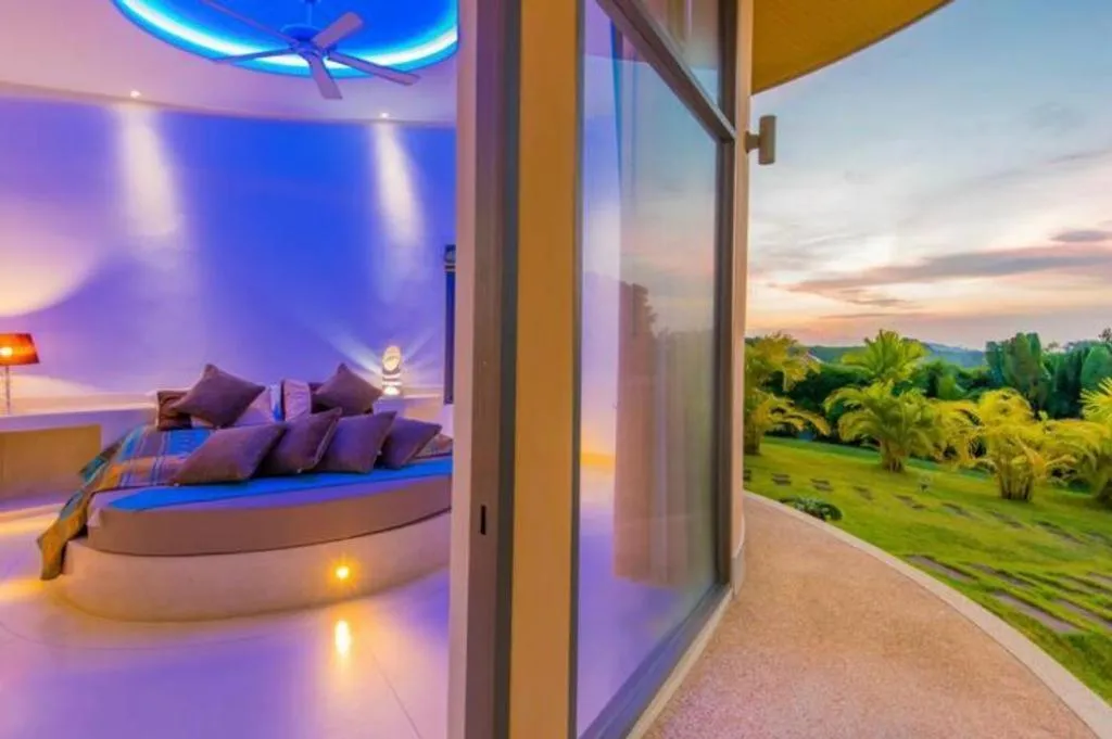 4-Bedroom Villa with Mountain Views in Ban Tha Maphrao, Phuket — Thumbnail 9