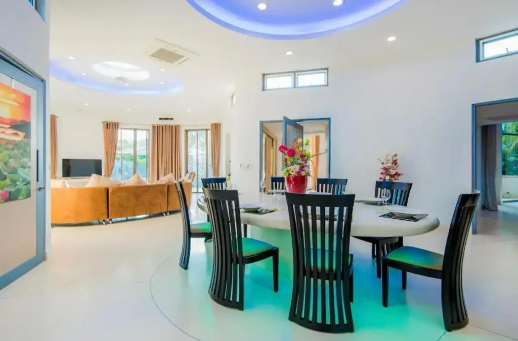 4-Bedroom Villa with Mountain Views in Ban Tha Maphrao, Phuket — Thumbnail 10