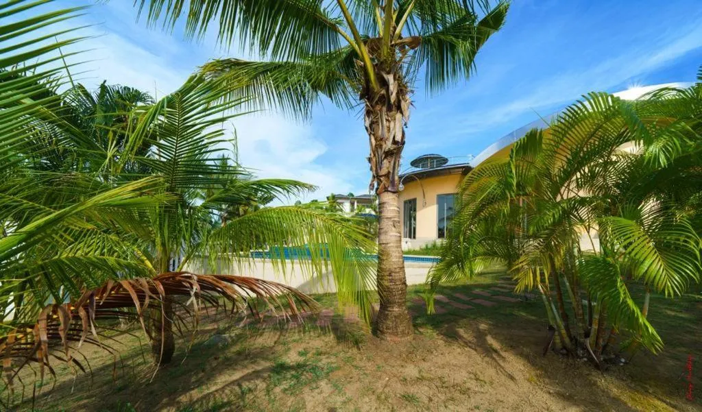 4-Bedroom Villa with Mountain Views in Ban Tha Maphrao, Phuket — Thumbnail 17