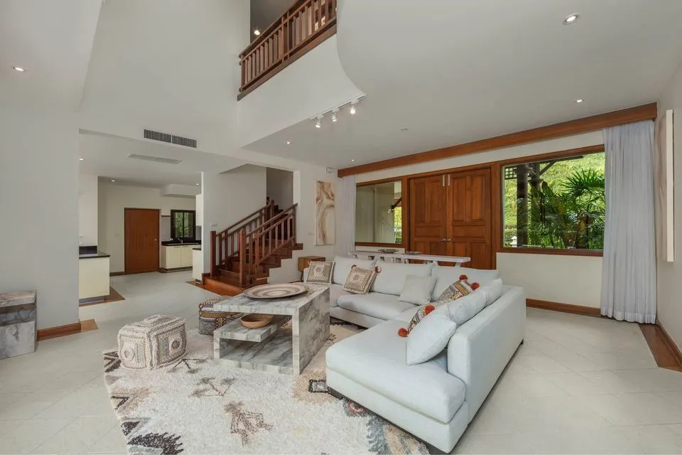 Luxurious 4-bedroom pool 200 villa for rent with a stunning lake view in the Bang Tao area — Thumbnail 3