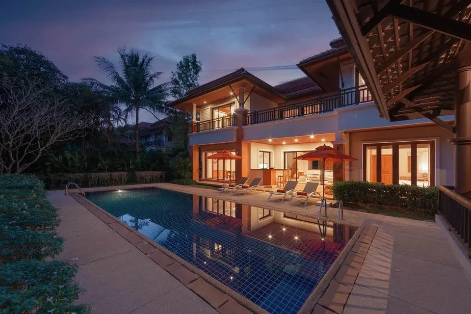Luxurious 4-bedroom pool 200 villa for rent with a stunning lake view in the Bang Tao area — Thumbnail 5
