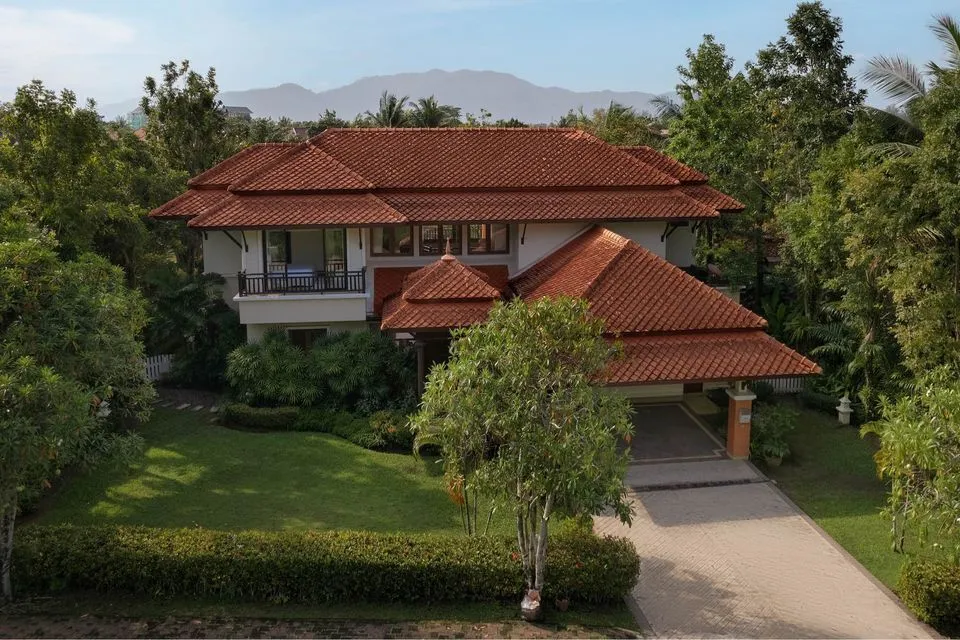 Luxurious 4-bedroom pool 200 villa for rent with a stunning lake view in the Bang Tao area — Thumbnail 8