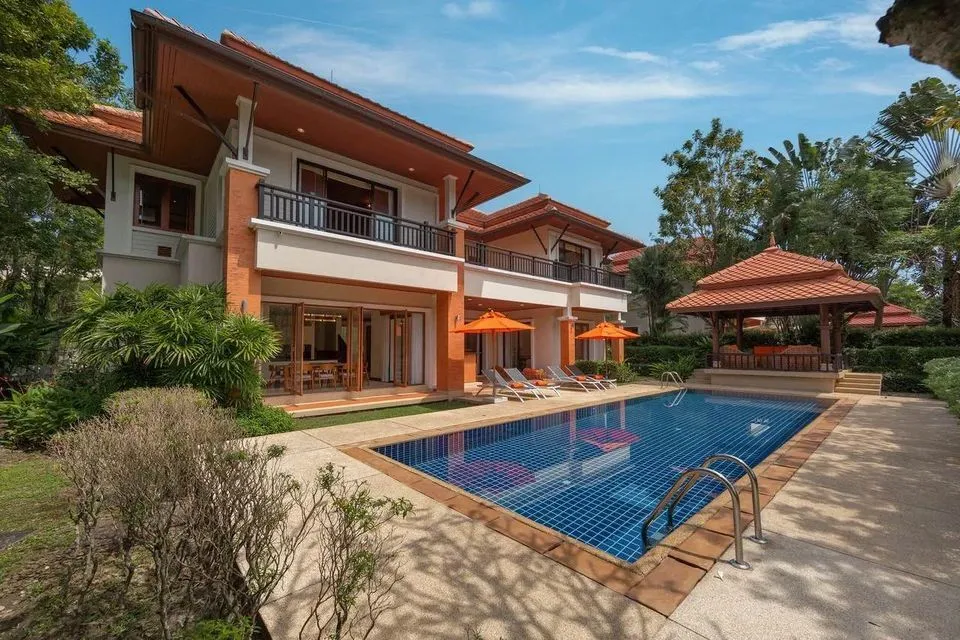 Luxurious 4-bedroom pool 200 villa for rent with a stunning lake view in the Bang Tao area — Thumbnail 9