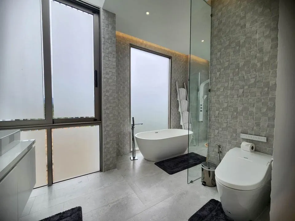 Modern 3-Bedroom Villa with Private Pool in Ban Don, Phuket — Thumbnail 4