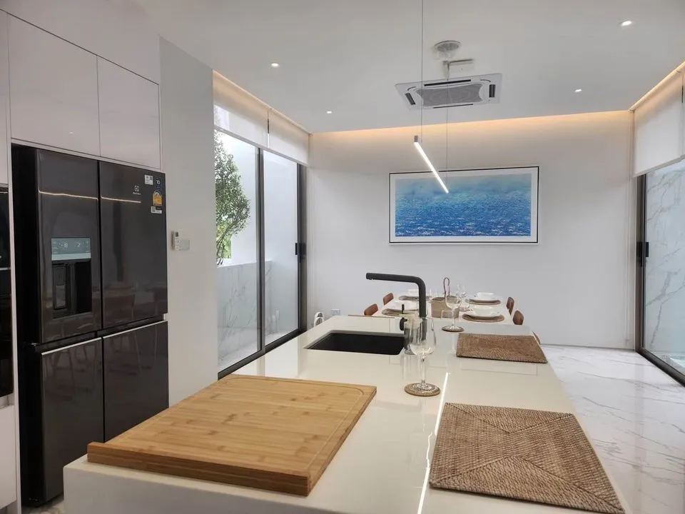 Modern 3-Bedroom Villa with Private Pool in Ban Don, Phuket — Thumbnail 8
