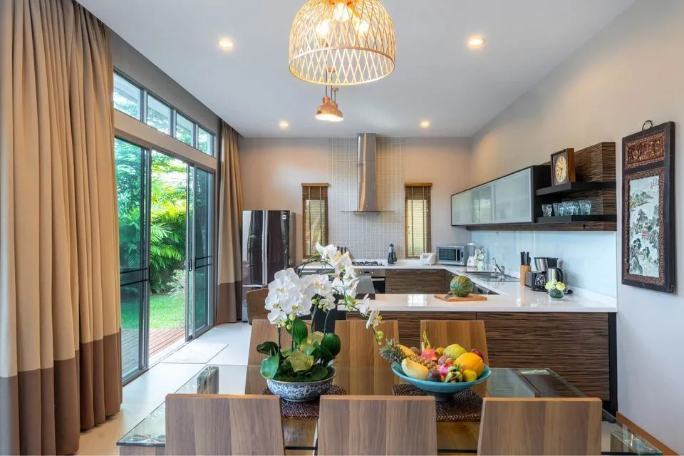 Elegant 4-Bedroom Villa in Cherngtalay, Phuket – Long-Term Lease with Full Services — Thumbnail 4