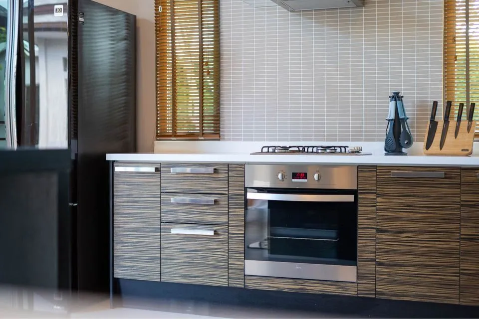 Elegant 4-Bedroom Villa in Cherngtalay, Phuket – Long-Term Lease with Full Services — Thumbnail 6