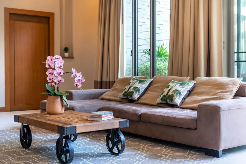 Elegant 4-Bedroom Villa in Cherngtalay, Phuket – Long-Term Lease with Full Services — Thumbnail 8