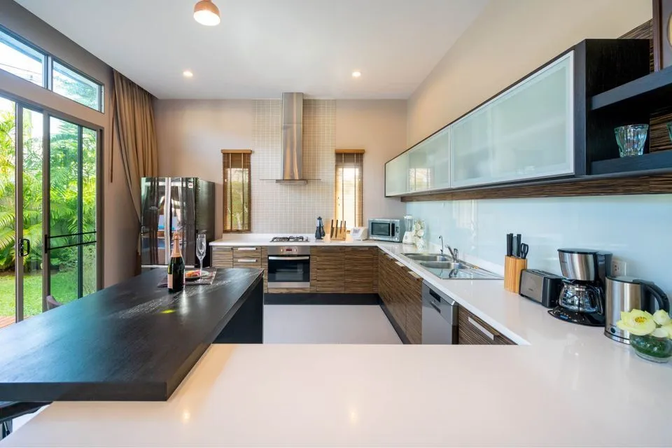 Elegant 4-Bedroom Villa in Cherngtalay, Phuket – Long-Term Lease with Full Services — Thumbnail 13
