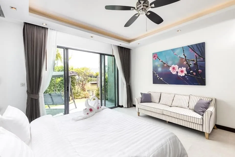 Elegant 4-Bedroom Villa with Private Pool for Rent in Pasak, Cherngtalay, Phuket — Thumbnail 4