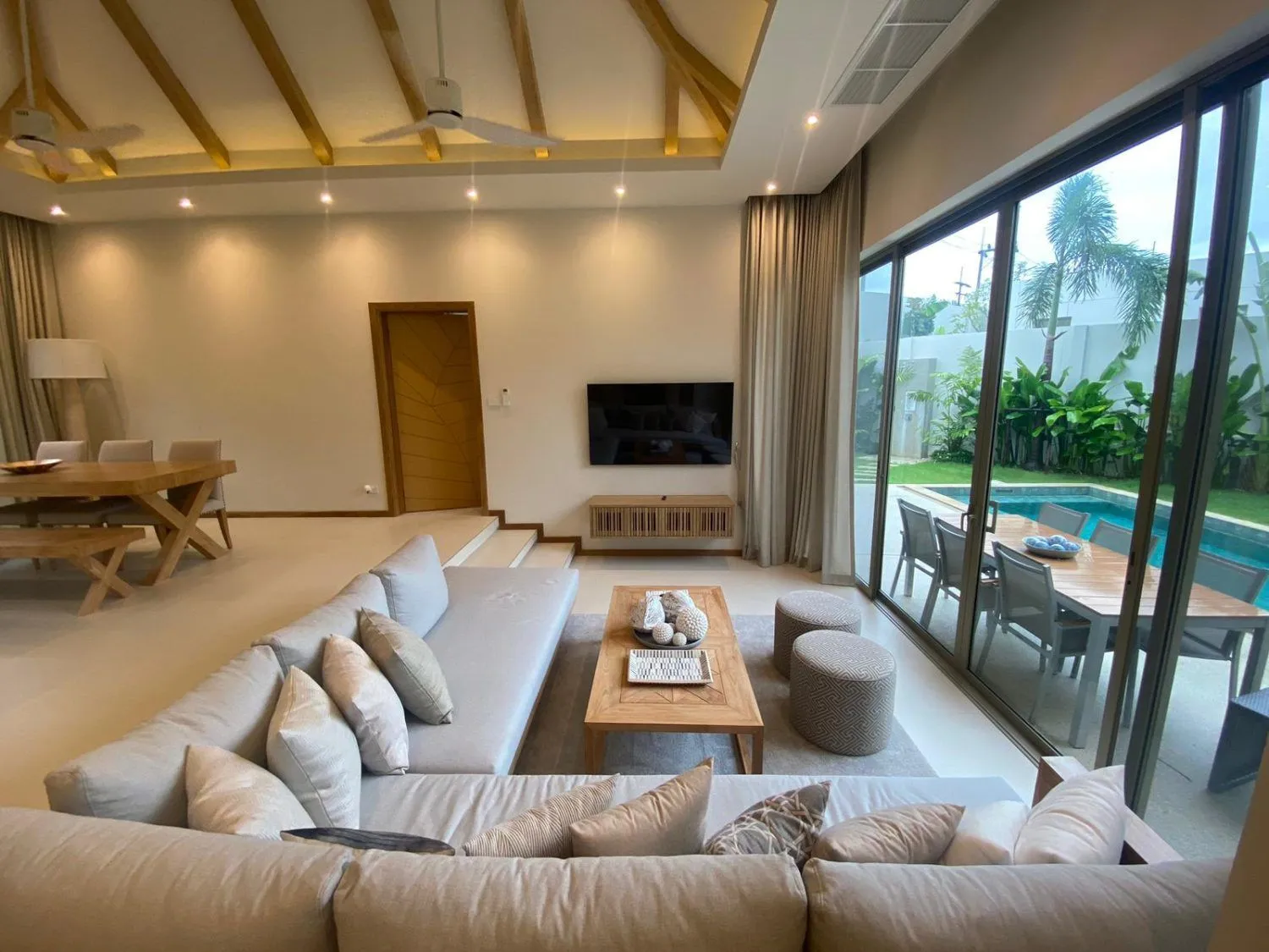 Luxurious 3-Bedroom Villa in Trichada Azure, Pasak — Thumbnail 12