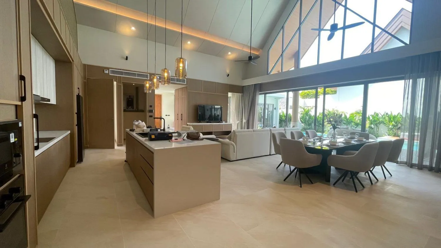 Erawana: Luxurious 4-Bedroom Pool Villa for Sale in Choeng Thale, Phuket — Thumbnail 11